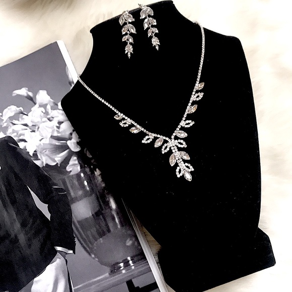 🆕GLAM 2pc Jewelry Set Dangle Earrings & Necklace - Picture 6 of 14